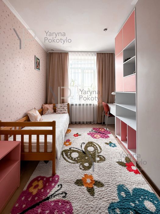 Оренда 3к квартири з власним подвірʼям та паркомісцем