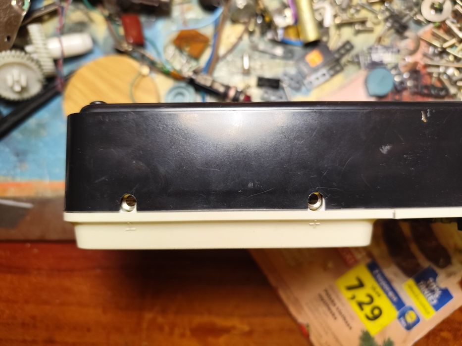 Miernik analogowy UNI21 multimetr (DDR)– lekko uszkodzony mechanicznie