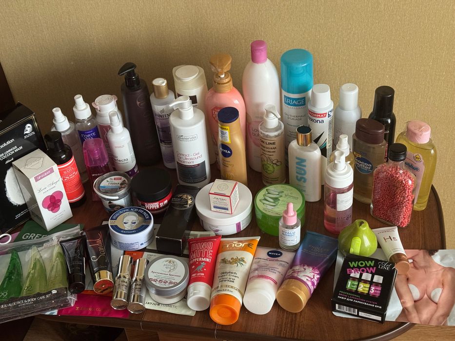 Лот уходовой косметики 60 единиц