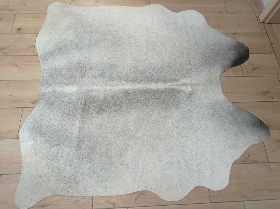 Skóra Krowia Naturalna 145x140 cm – Szara, Unikat