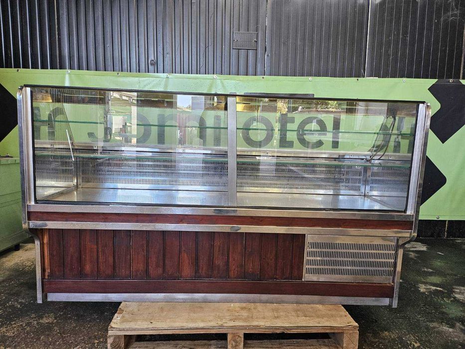Vitrine refrigerada com 2m