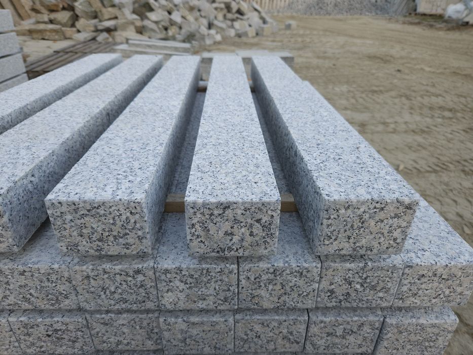 PALISADA GRANITOWA  / CIĘTA  /  płomieniowana/ Producent/Polski Granit