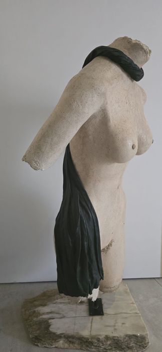 Esculturas em massa Pedra, Figura Feminina