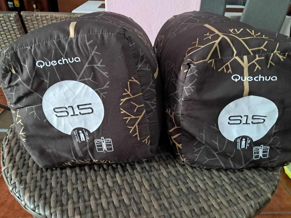 Tenda campismo  com dois colchões e dois sacos para dormir