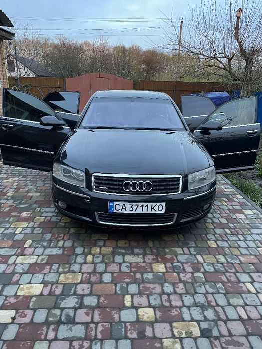 Audi  A8  Срочно
