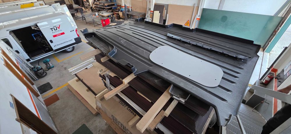 2 Tapetes carga bagageira de chao plastico ford transit 2025
