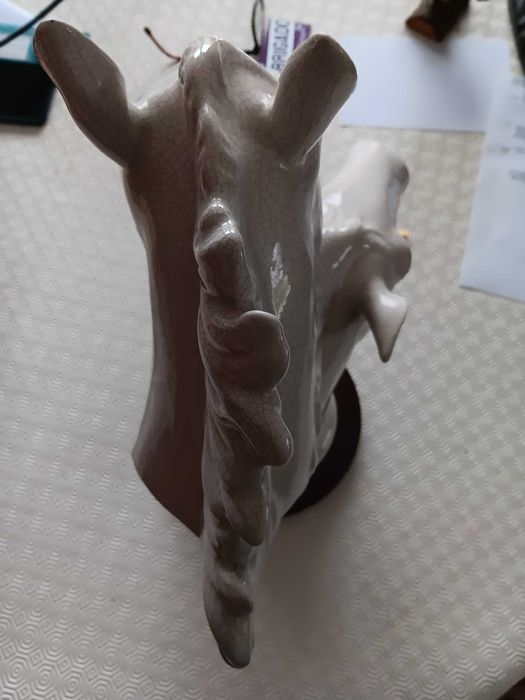 Cabeça dupla de cavalo em cerâmica com apoio em Madeira