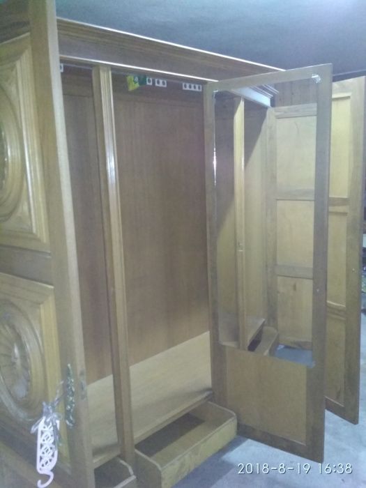 Roupeiro madeira maciça