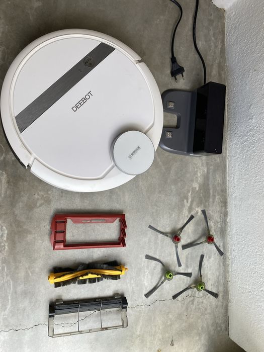 Robô Aspirador DEEBOT – Totalmente funcional, com acessórios