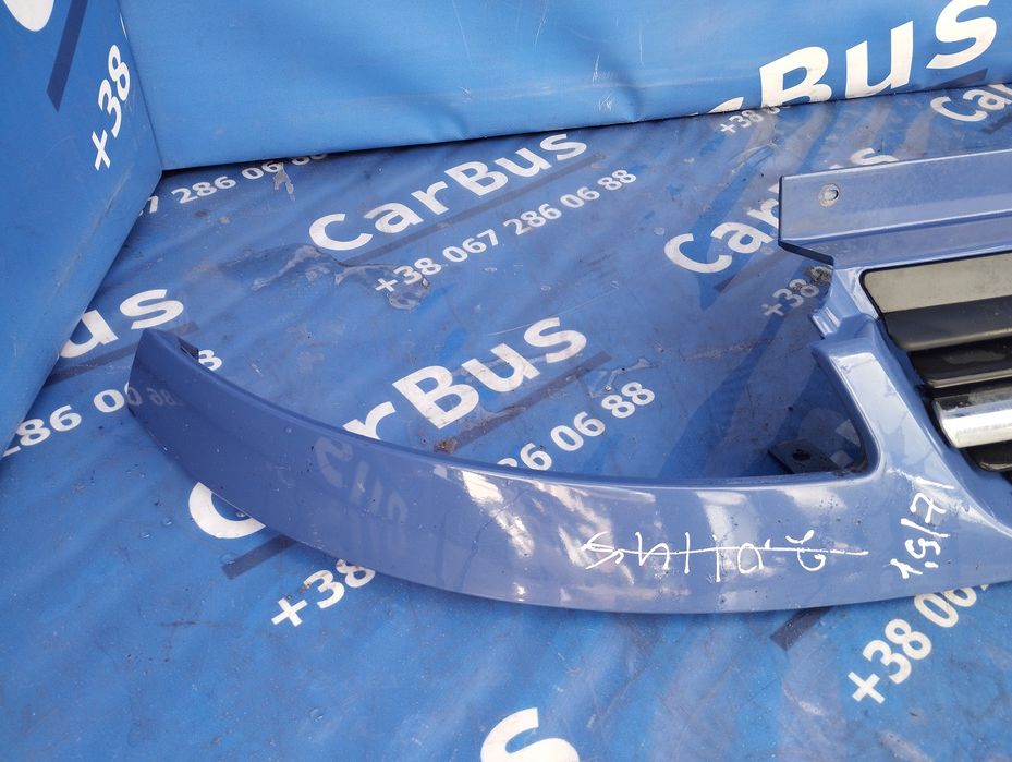 Накладка бампера переднього центральна Opel Vivaro Опель віваро