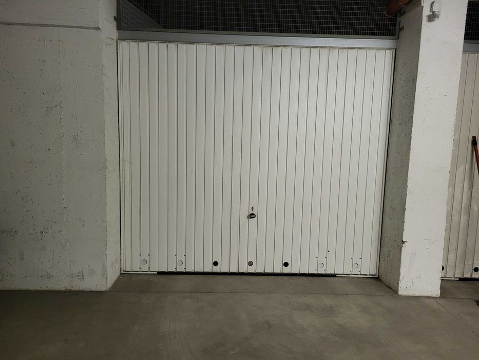 Garaż pod Budynkiem Prąd Ciepły Bezpieczny Pilot Szybowcowa Dąbie