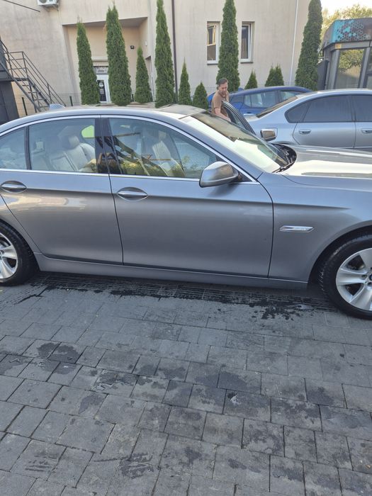 Автомобіль BMW 528I
