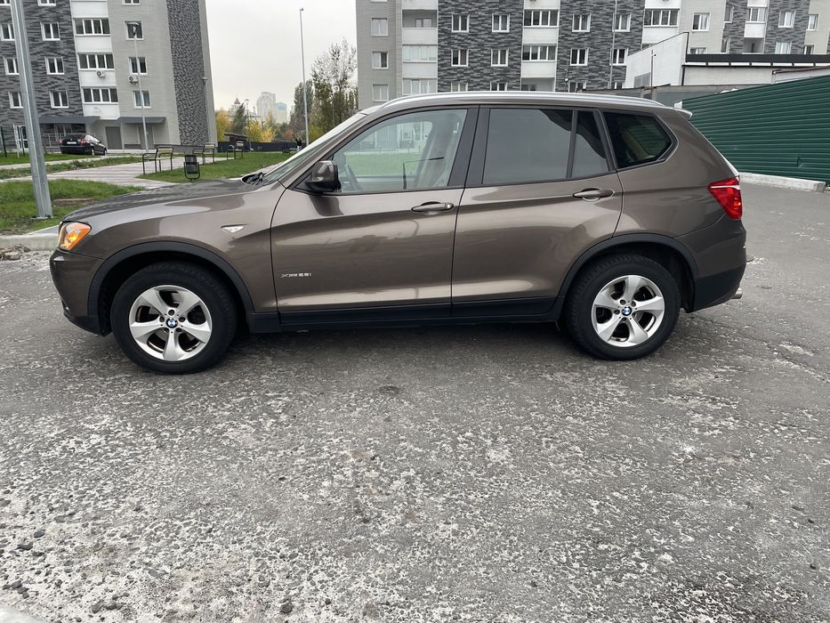 BMW X3 бензин 3.0 атмосфера, в родной краске 2011 г