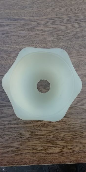 Żyrandol drewniany.