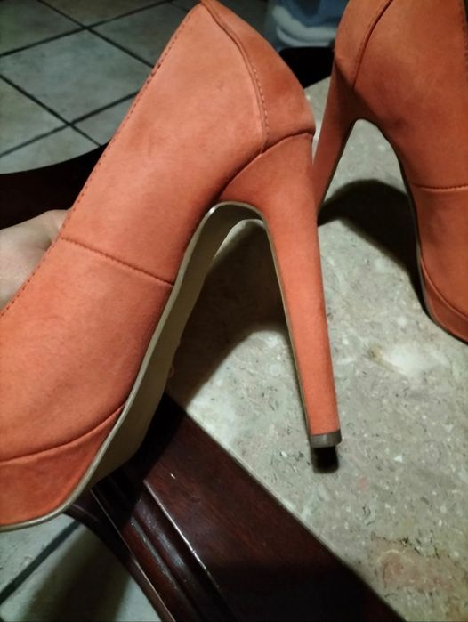 Sapatos com salto alto