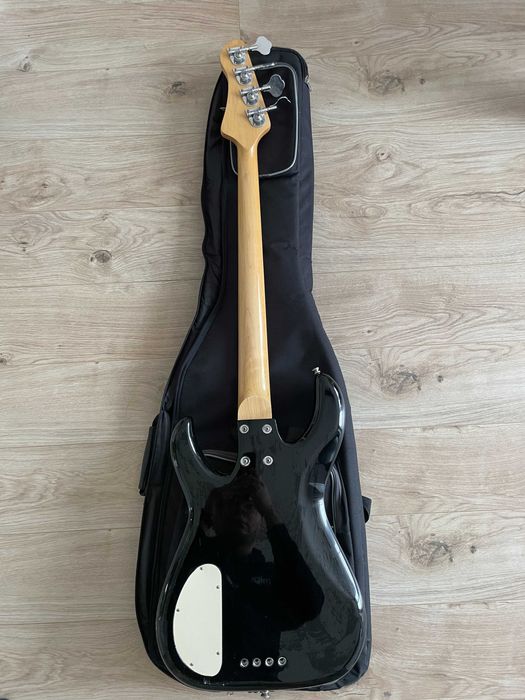 Fleabass Model 32 czarno-biały