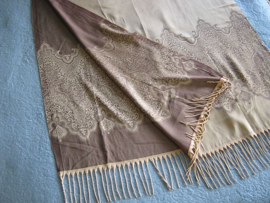 Красивые шелковые шарфы