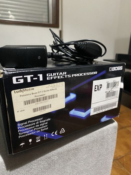 Pedaleira BOSS GT1 + Foot switch + Bag