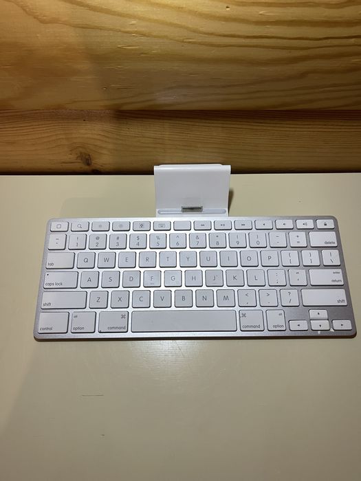 Клавіатура Apple