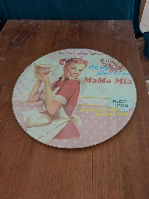 Plateau de Mesa Rotativo em Vidro - Design Retro Pin-Up "MaMa Mia"