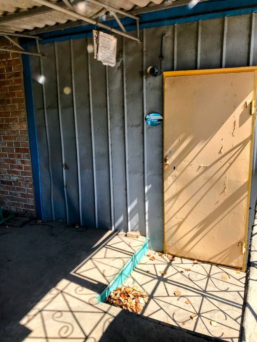 Продам  НЕДОРОГО МАГАЗИН с. Кінецьпіль