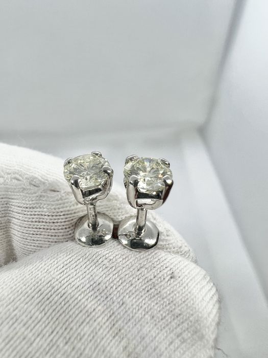 Золотые серёжки Пусеты с натуральными бриллиантами 0.88 карат. 1950$