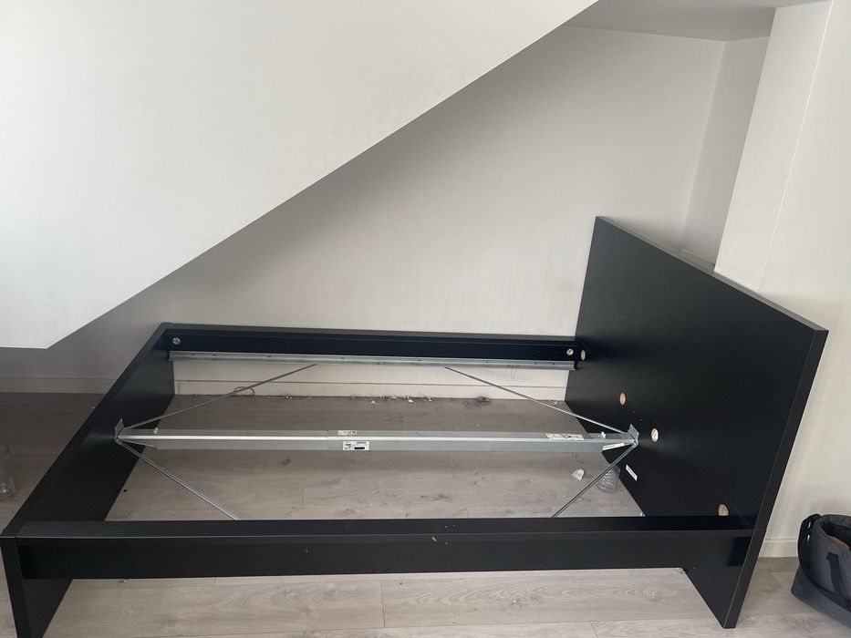 Cama IKEA sem colchão