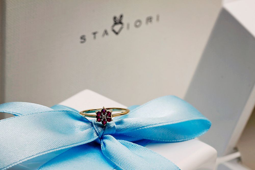 Złoty pierścionek Staviori z diamentem