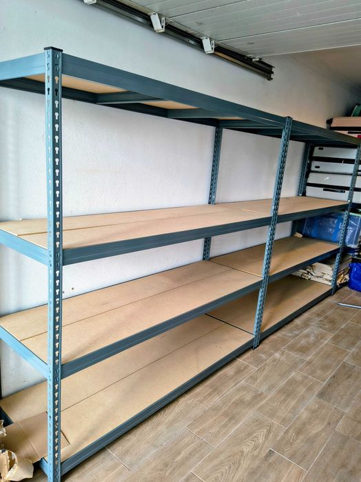 prateleiras de garagem