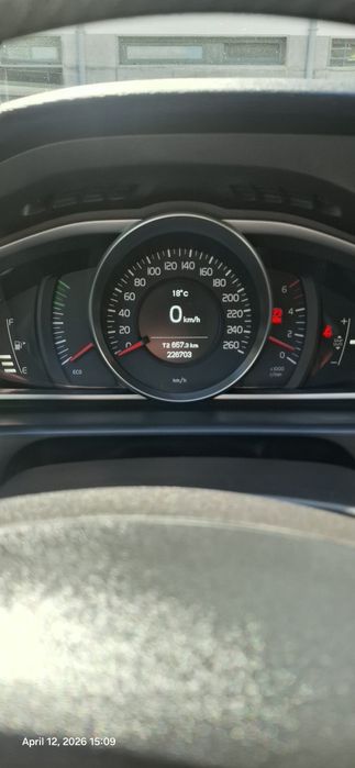“Volvo V40 D2 | Revisões em dia, super económico | Impecável.