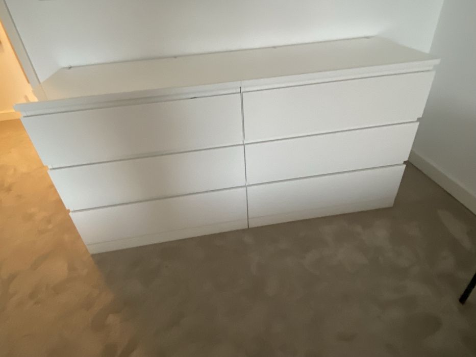 Cómoda Malm branca 6 gavetas e vidro