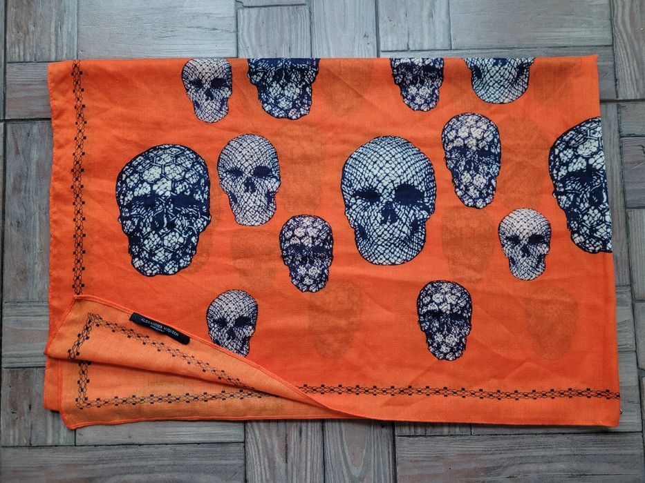 Chusta Alexander McQueen 125x125cm czaszki czysta moto hobby