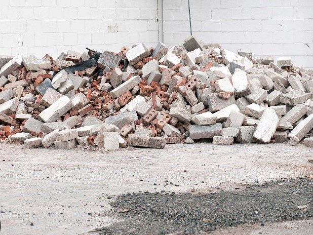 Faço cargas de entulho,madeiras e mudanças