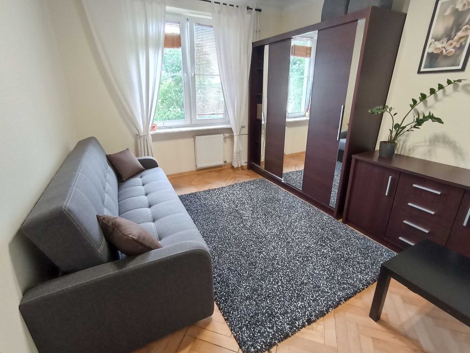 Klasyczne, przestronne 2 pokoje (56 m²) w kamienicy przy Metrze Stare Bielany