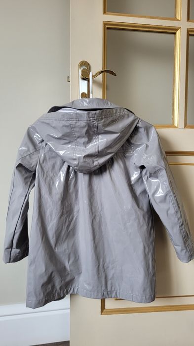 Плащ ,дощовик фірмовий.