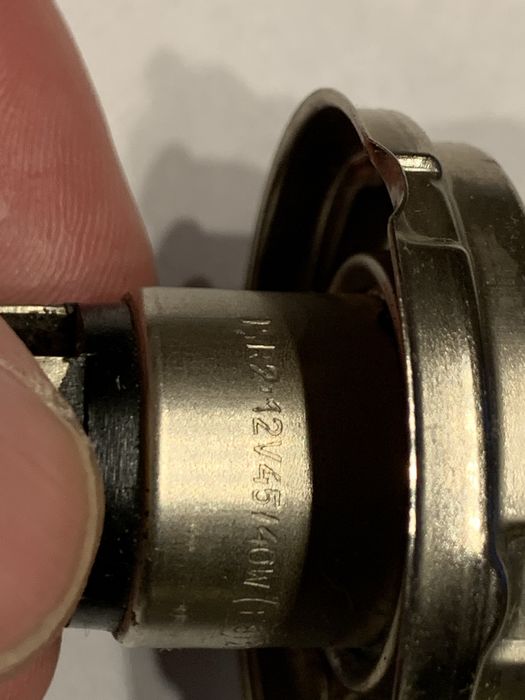 Oddam dwie żarówki R2 12V 45/40 W