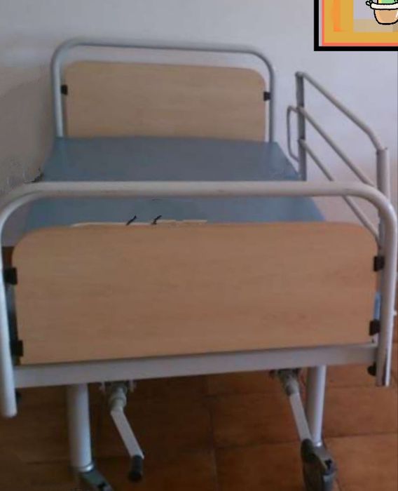 Cama hospitalar articulada manual sem colchão