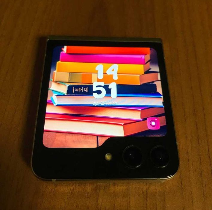 Samsung Galaxy Flip 5 SM-F731B Разбит дисплей.