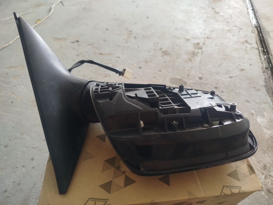Правое зеркало toyota camry 40