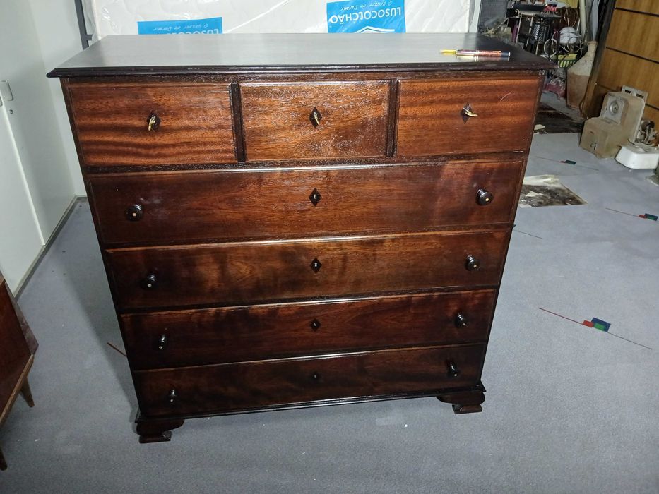 Imponente Comoda em madeira maciça - 7 Gavetas