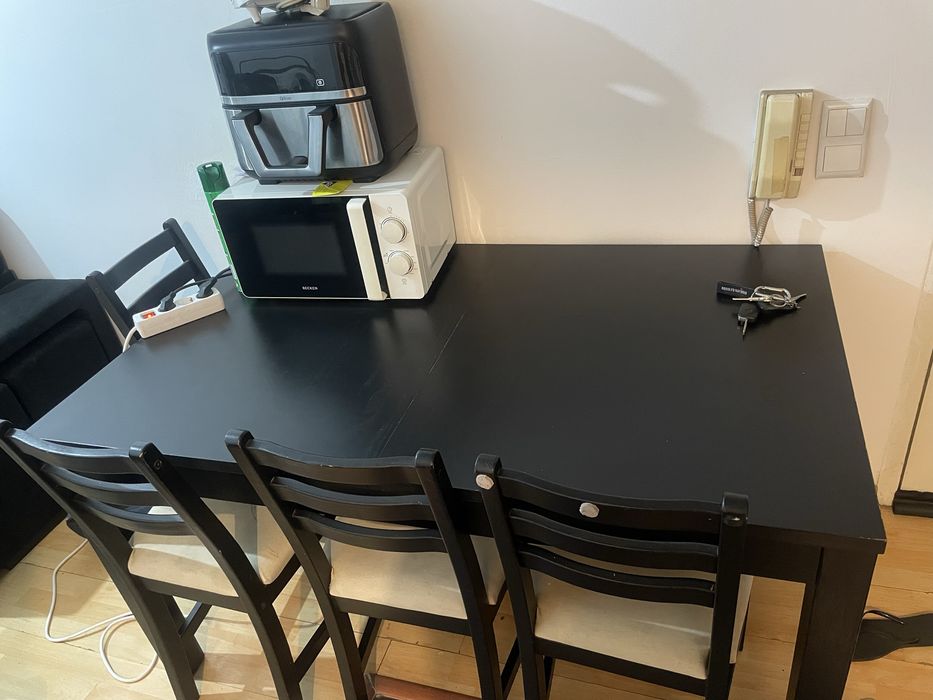 Vendo mesa com 4 cadeiras