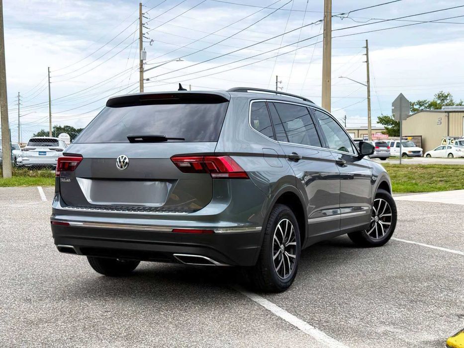 Volkswagen Tiguan      2021