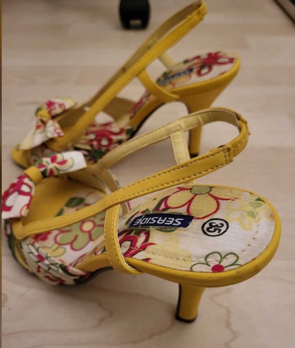Sandálias amarelas, motivo floral, Seaside, Tamanho 35