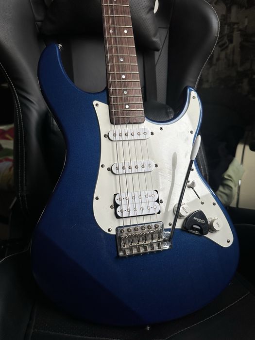 Yamaha Pacifica 012 — Blue Metallic