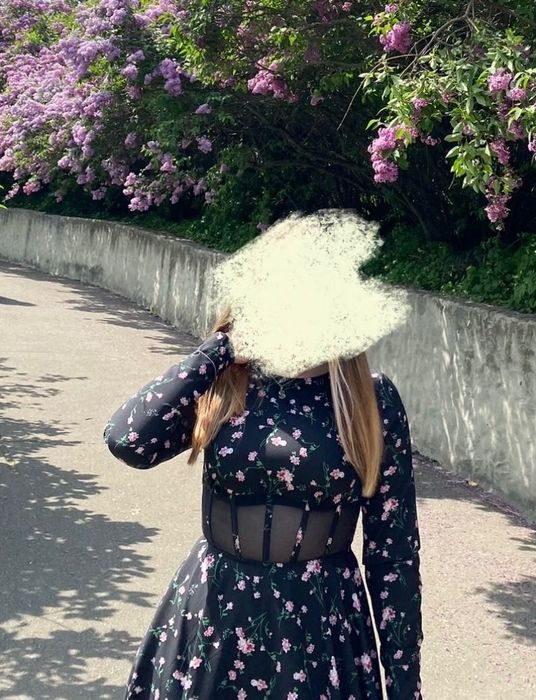 Сукня, розмір M на животі сіточки