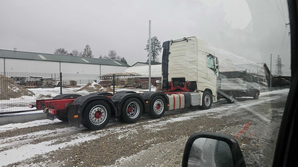 Volvo 8x2 tridem 3 osie skretne