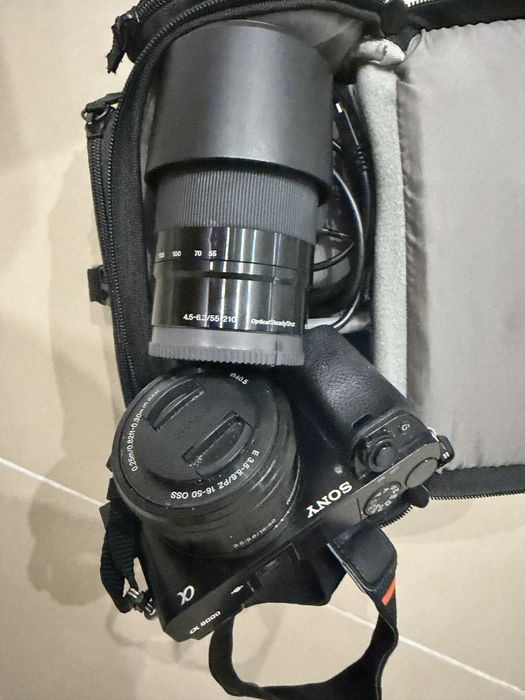 Sony Alfa 6000 + duas lentes + mala de transporte + mochila de fotografo +  tripé