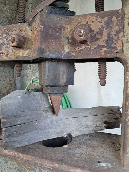 Prensa antiga em ferro