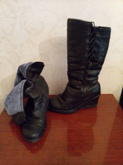 Продам женские сапоги