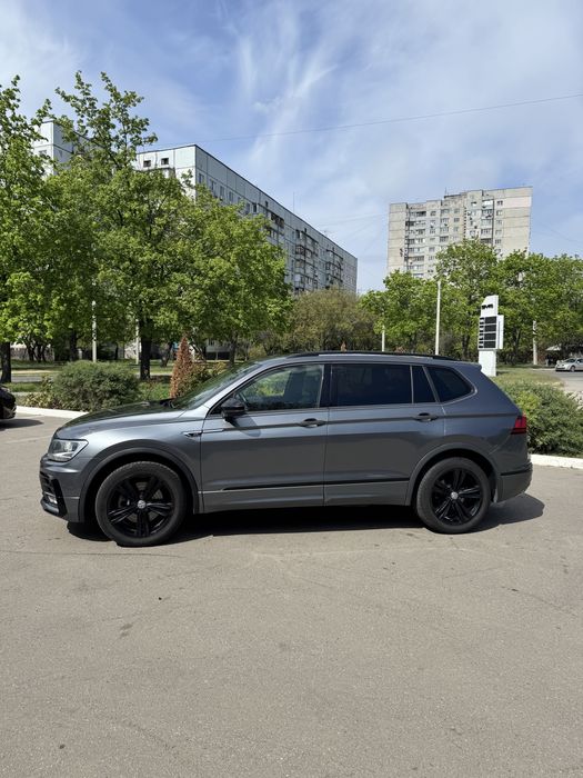 Volkswagen  tiguan R-Line оригінал продам авто